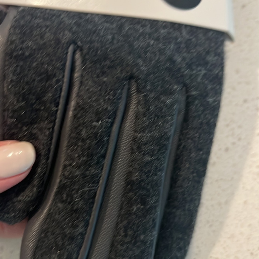 Calvin Klein New Leather Fabric Gloves Small - Picture 2 of 4